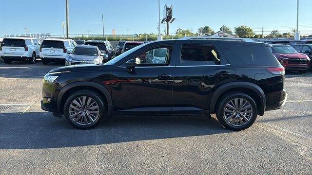 2022 Nissan Pathfinder SL