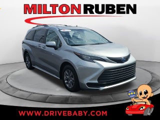 2025 Toyota Sienna LE
