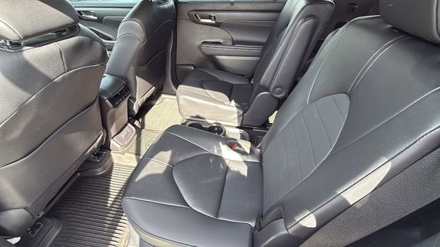 2025 Toyota Highlander LE