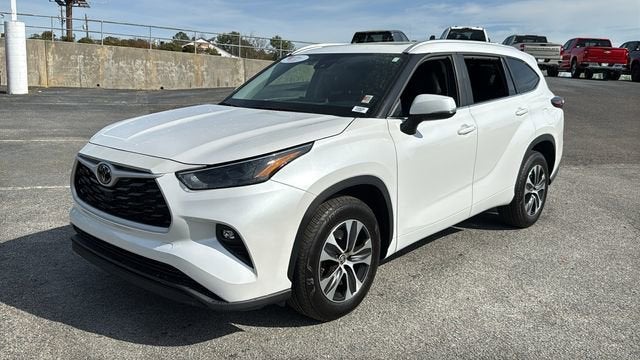 2025 Toyota Highlander LE