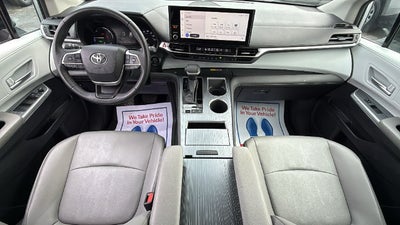 2025 Toyota Sienna XLE