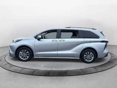 2025 Toyota Sienna XLE