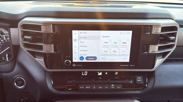 2022 Toyota Tundra 4WD SR5