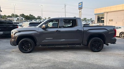 2022 Toyota Tundra 4WD SR5