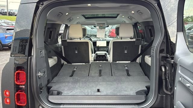 2025 Land Rover Defender X-Dynamic SE