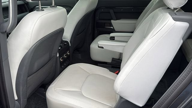 2025 Land Rover Defender X-Dynamic SE