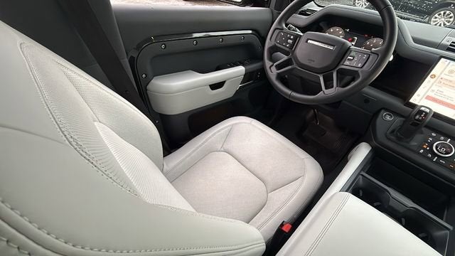 2025 Land Rover Defender X-Dynamic SE
