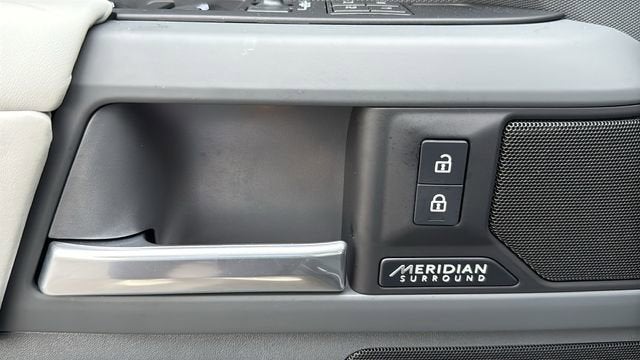 2025 Land Rover Defender X-Dynamic SE
